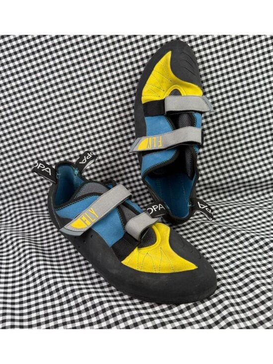 Athletic_Shoes